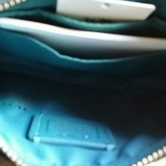 ↪️COACH LEATHER WRISTLET↩️️ 💙  - Picture 3 of 8